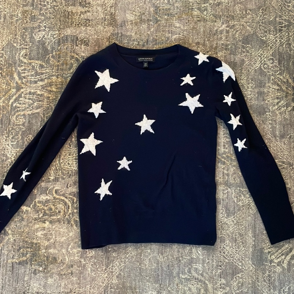 Banana Republic- size XS, light sweater- worn once! Condition- brand new!!